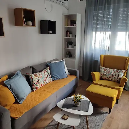 Center Firefly Gardens Apartment Novi Sad